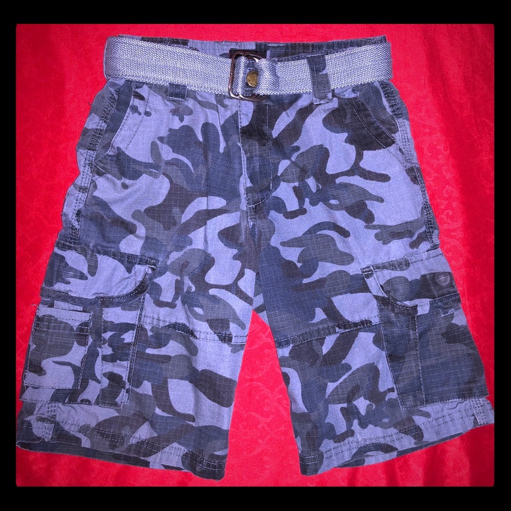 ❤️4 for $20❤️Gray Camo boys shorts w/belt